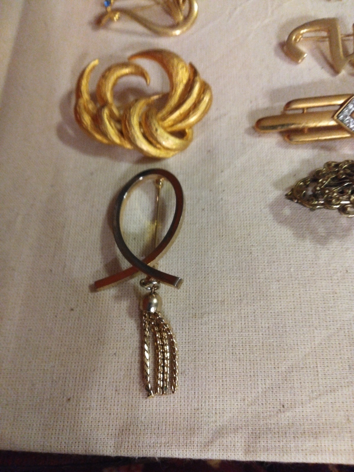 Lot of 8 Different Gold Tone Vintage To Now Brooches! ALL WEARABLE!