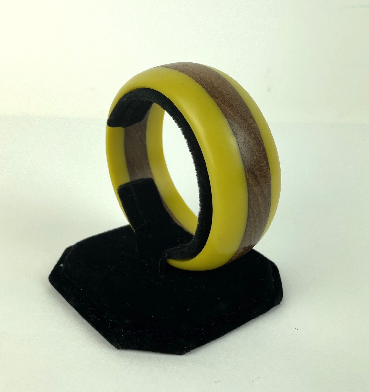Vintage 1950’s 60s Lucite and Wood & yellow Bangle Bracelet 10″ L