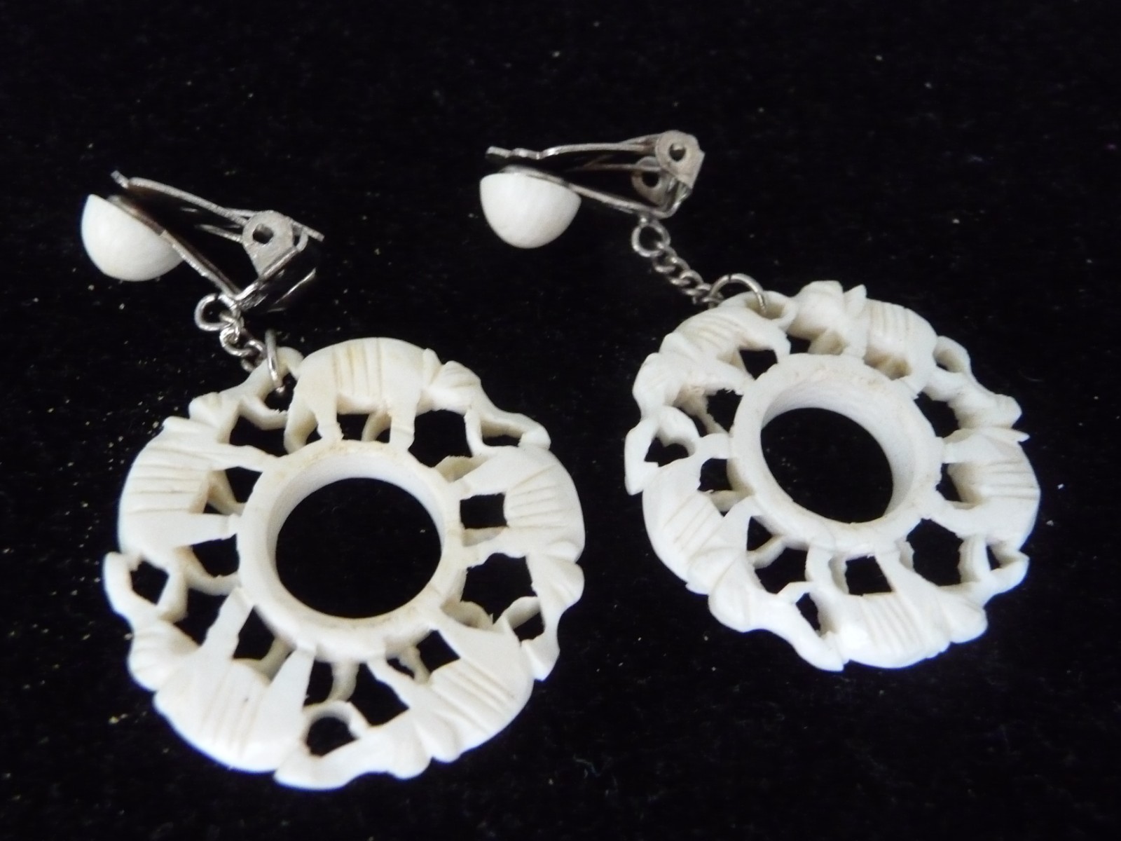 CUT OUT CARVED ELEPHANTS DANGLING CLIP ON 1 1/4” ROUND EARRINGS #20/1