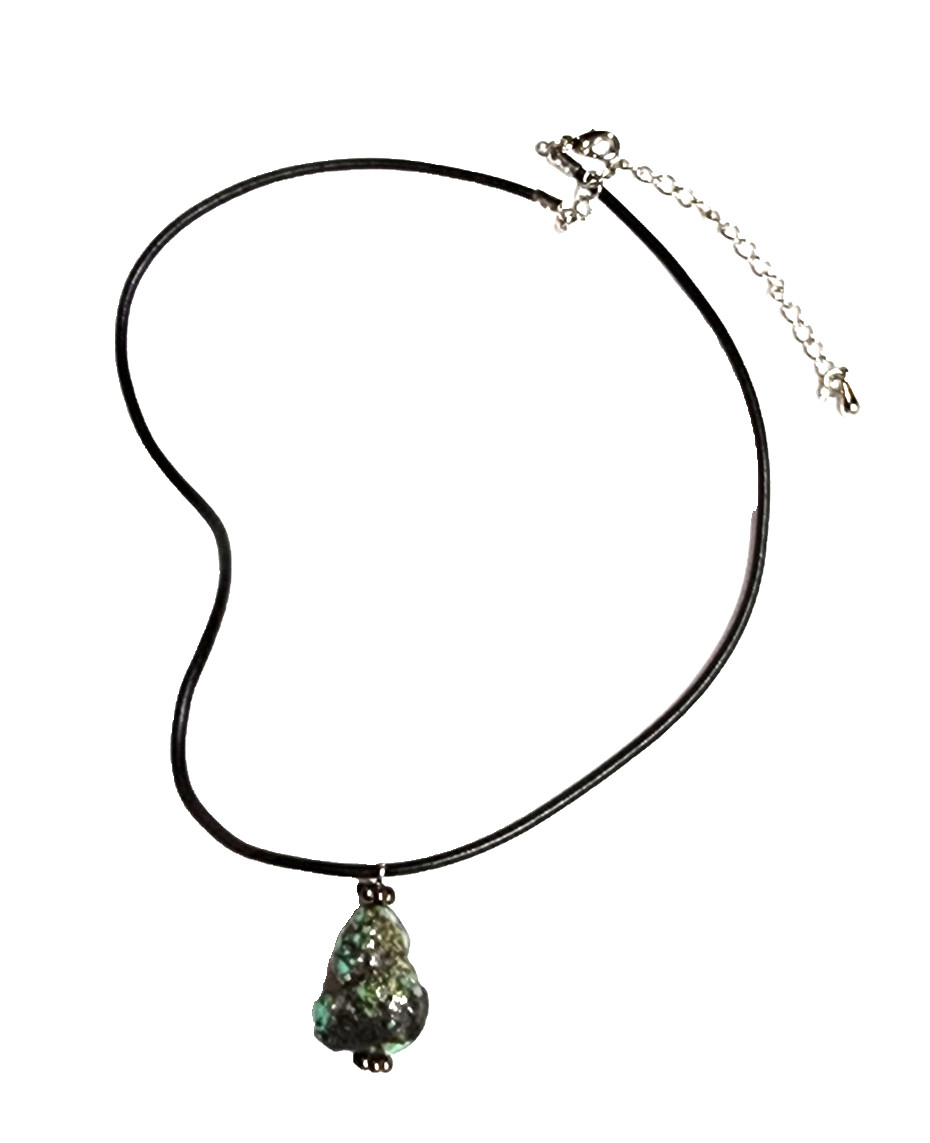 Vintage Natural South-Western Turquoise Bead Pendant Necklace 19″ Black Cord