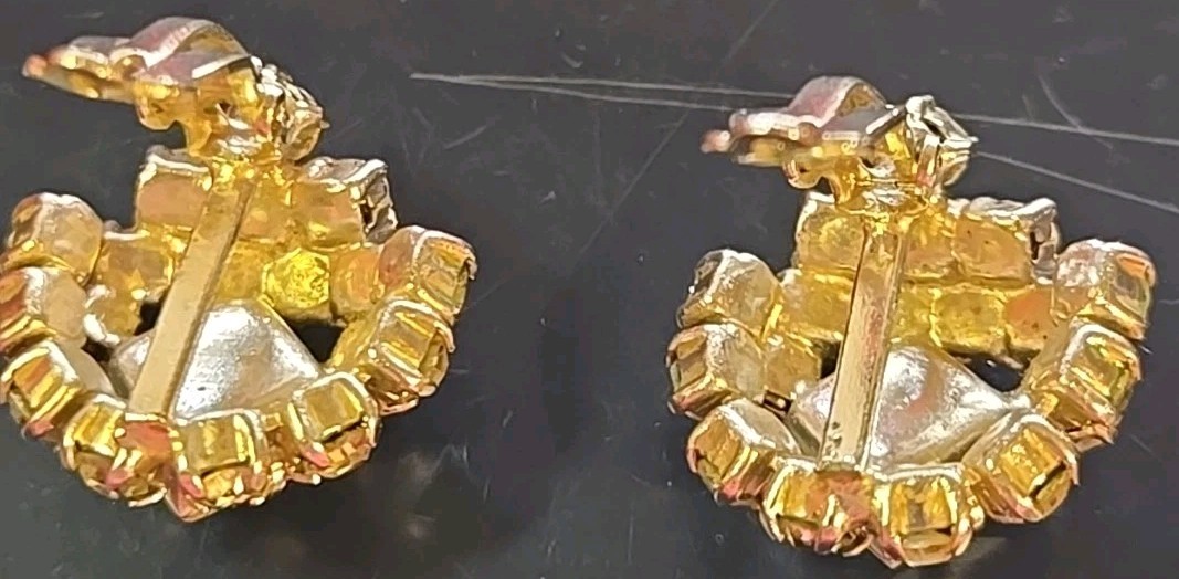 Vintage Fashion Earrings Prong Set Clear Rhinestone Silver Tone Square Shape 1″