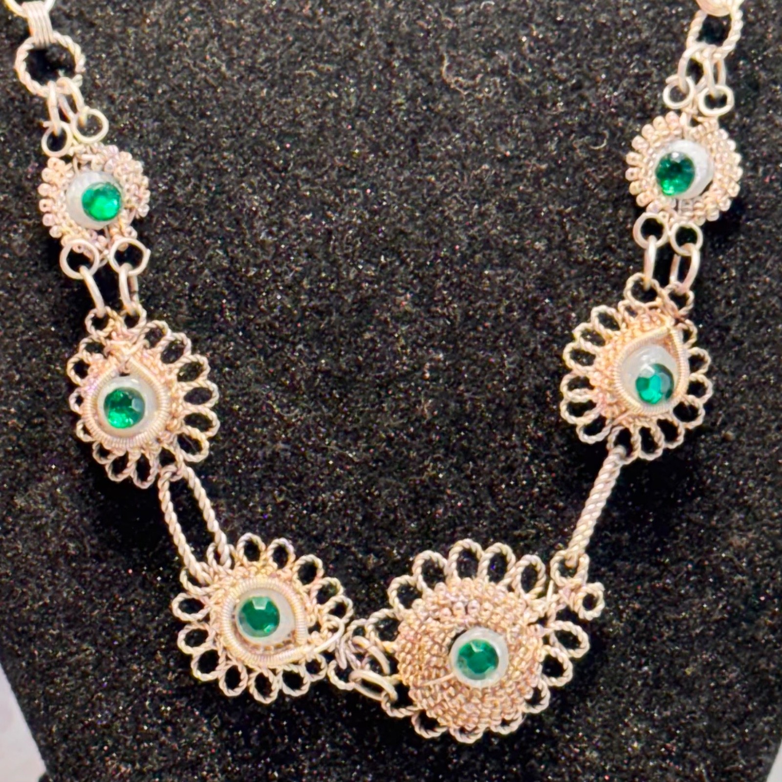 NECKLACE vintage green glass faux gem silvertone metal filagree hook clasp 20″