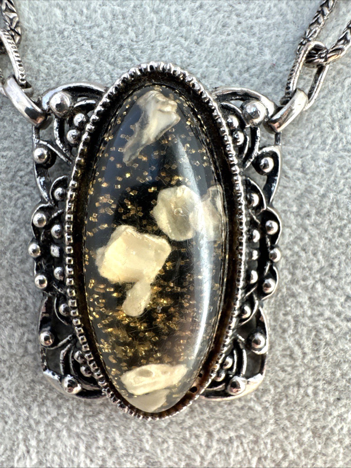 Brutalist Modernist Romantic goth 1960s glitter confetti lucite Necklace Jewelry