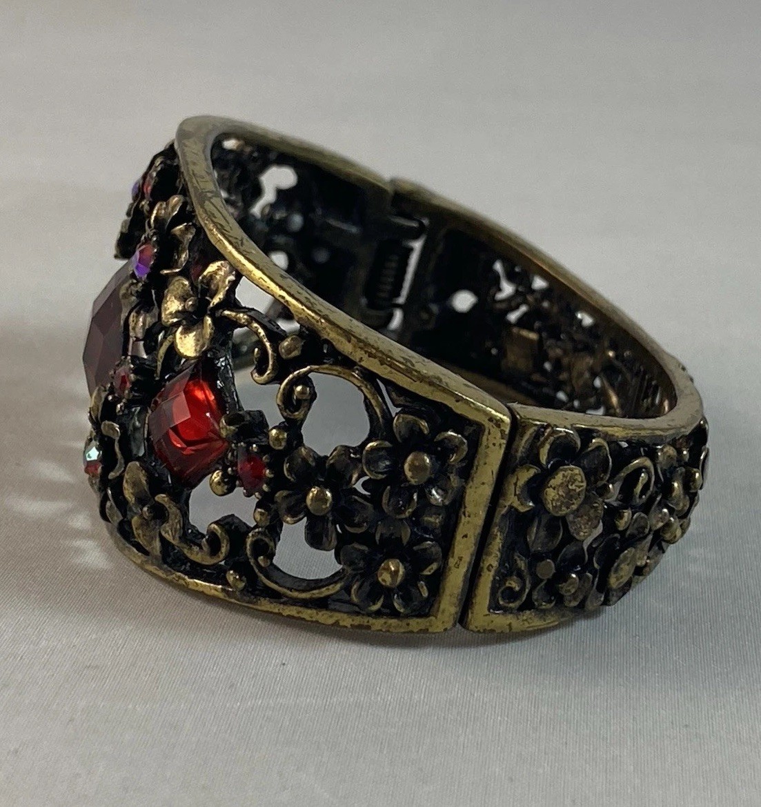 STUNNING VINTAGE LOOKING RED RHINESTONE CRYSTAL STATEMENT BANGLE BRACELET ~ S/M