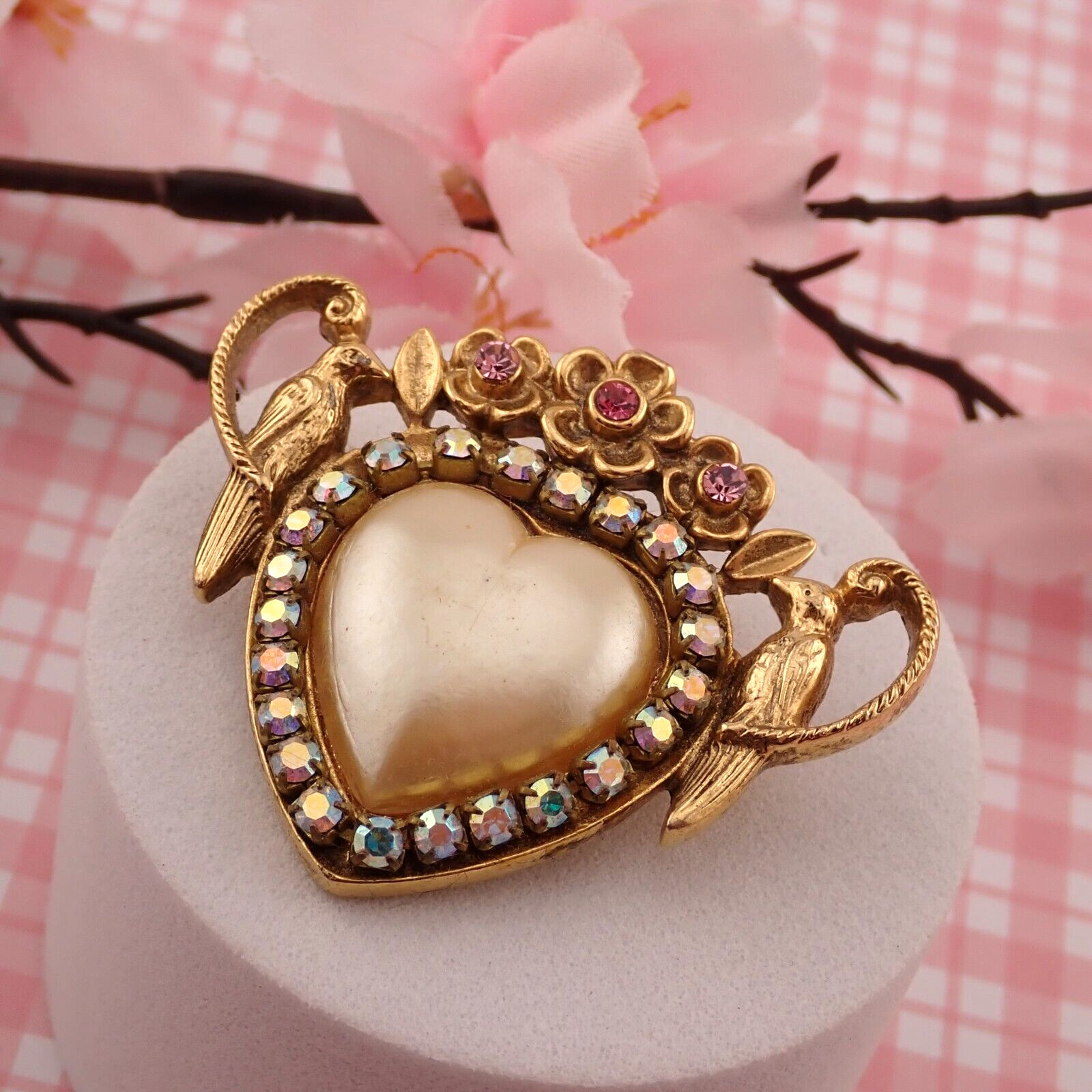 VTG 1990’s Simulated Pearl Heart rhinestone Love Bird Rhinestone Pin by 1928