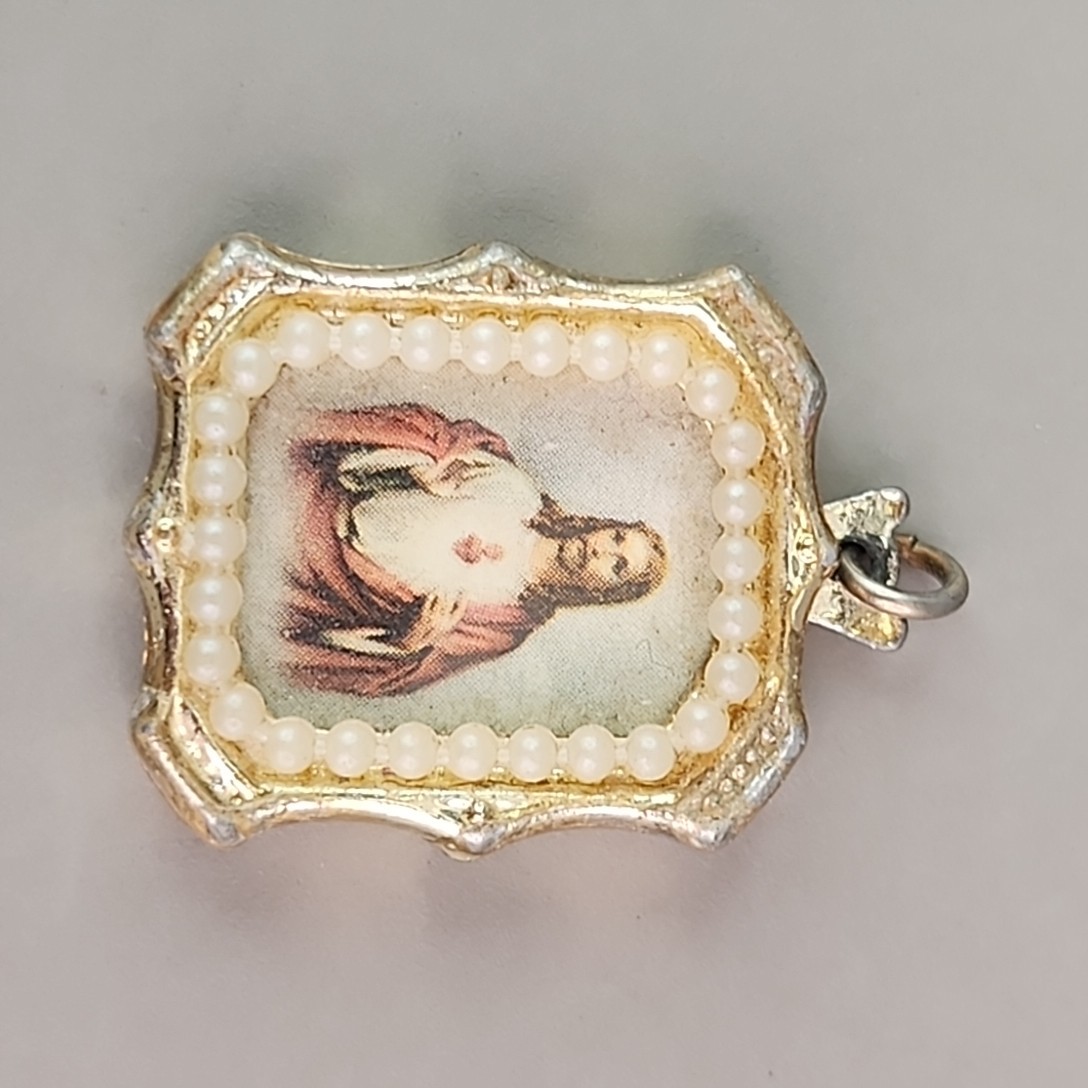 Vintage Religious Pendant Necklace Double Sided Jesus Mary Gold Tone 18″
