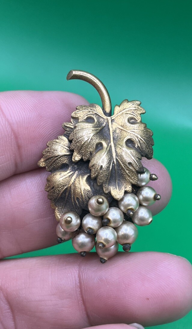 Vintage Gold Tone Faux Pearl Leaf Fur Dress Clip