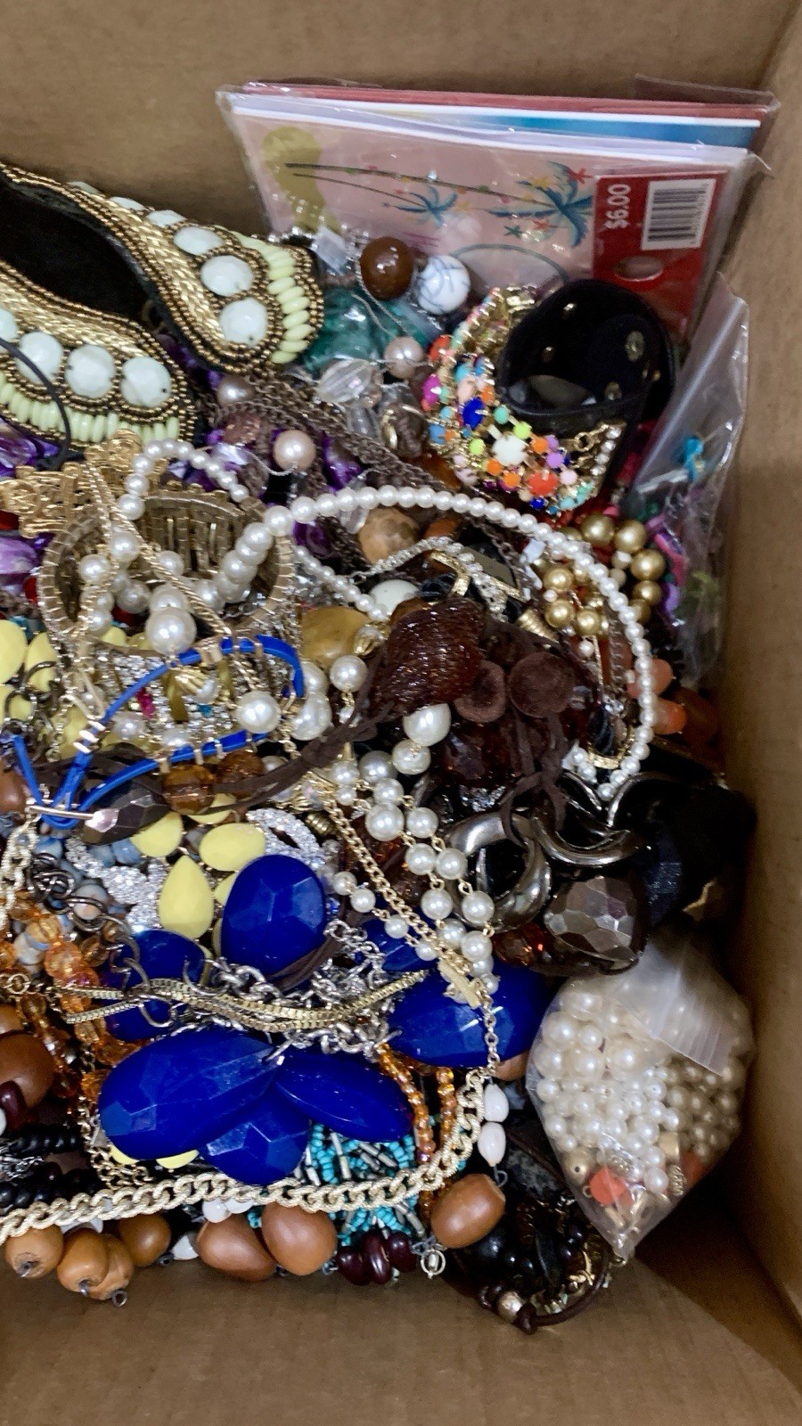 HUGE 19+ POUNDS COSTUME JEWELRY CRAFT WEAR TANGLED JUNK JEWELRY MAKERS LOT# 22