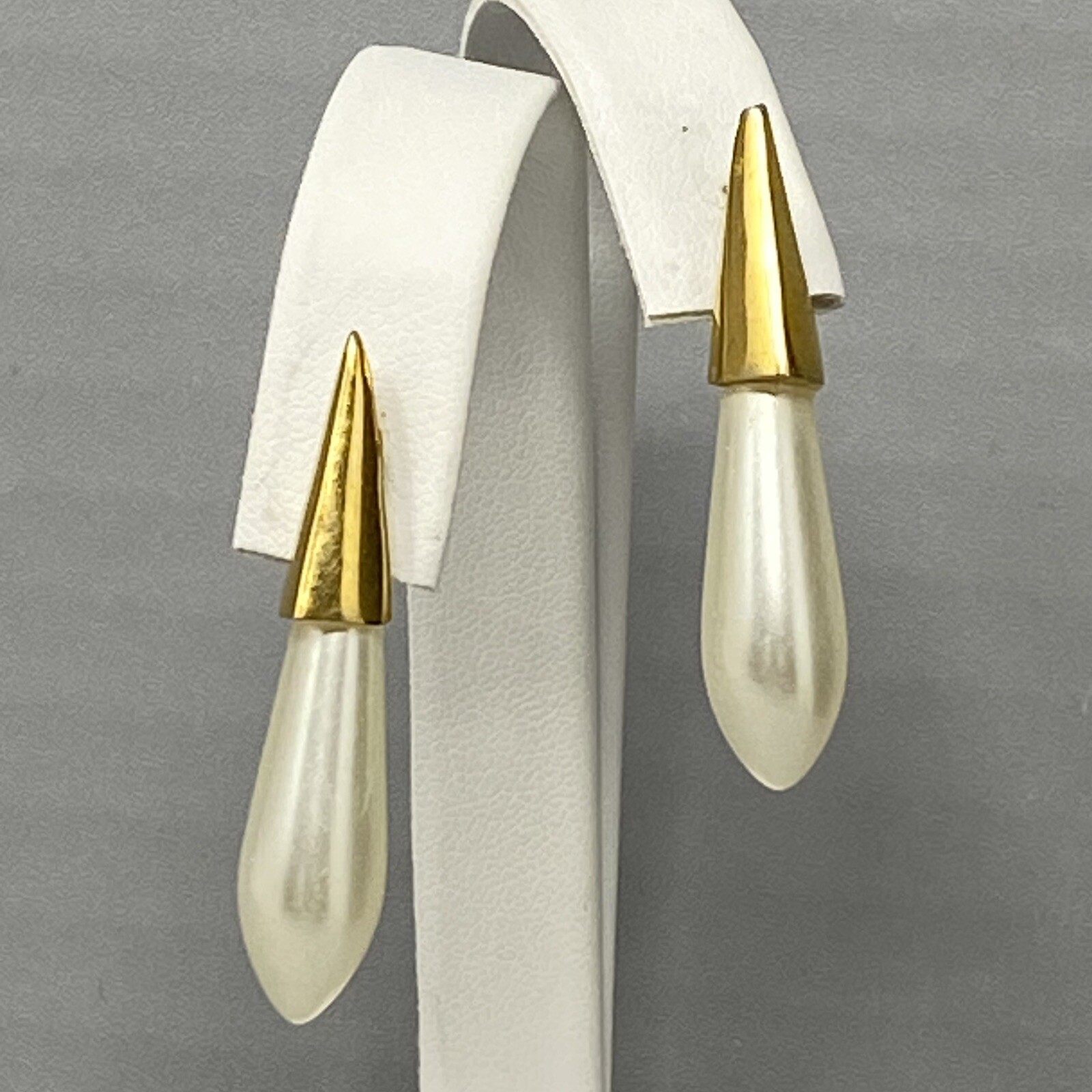 Faux Pearl Dangle Drop Earrings Pierced Matte Gold Tone Tip Classic New Backs