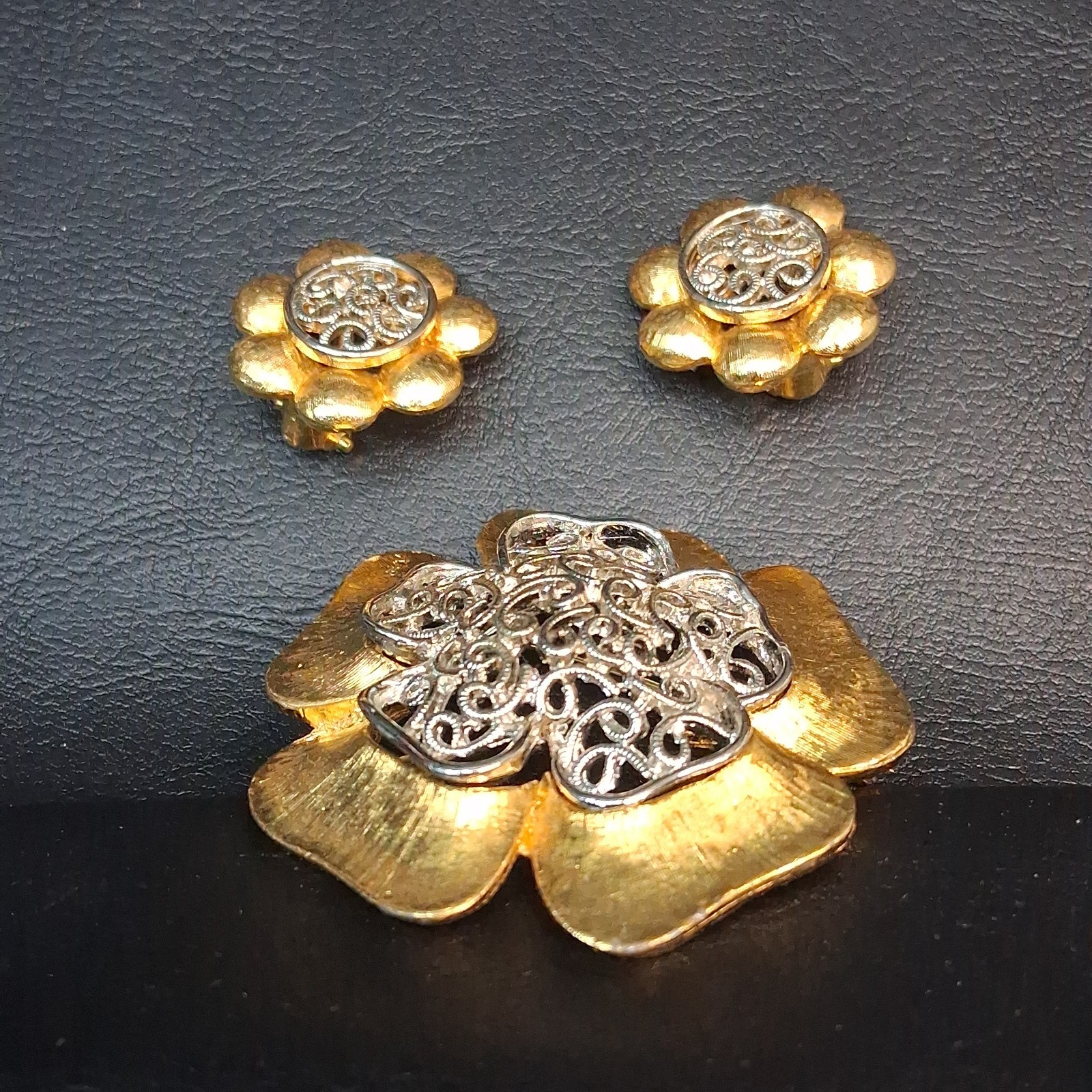 Vintage Two Tones Filigree Flower Brooch And Clip Earrings Set Gold Tone. 18.139