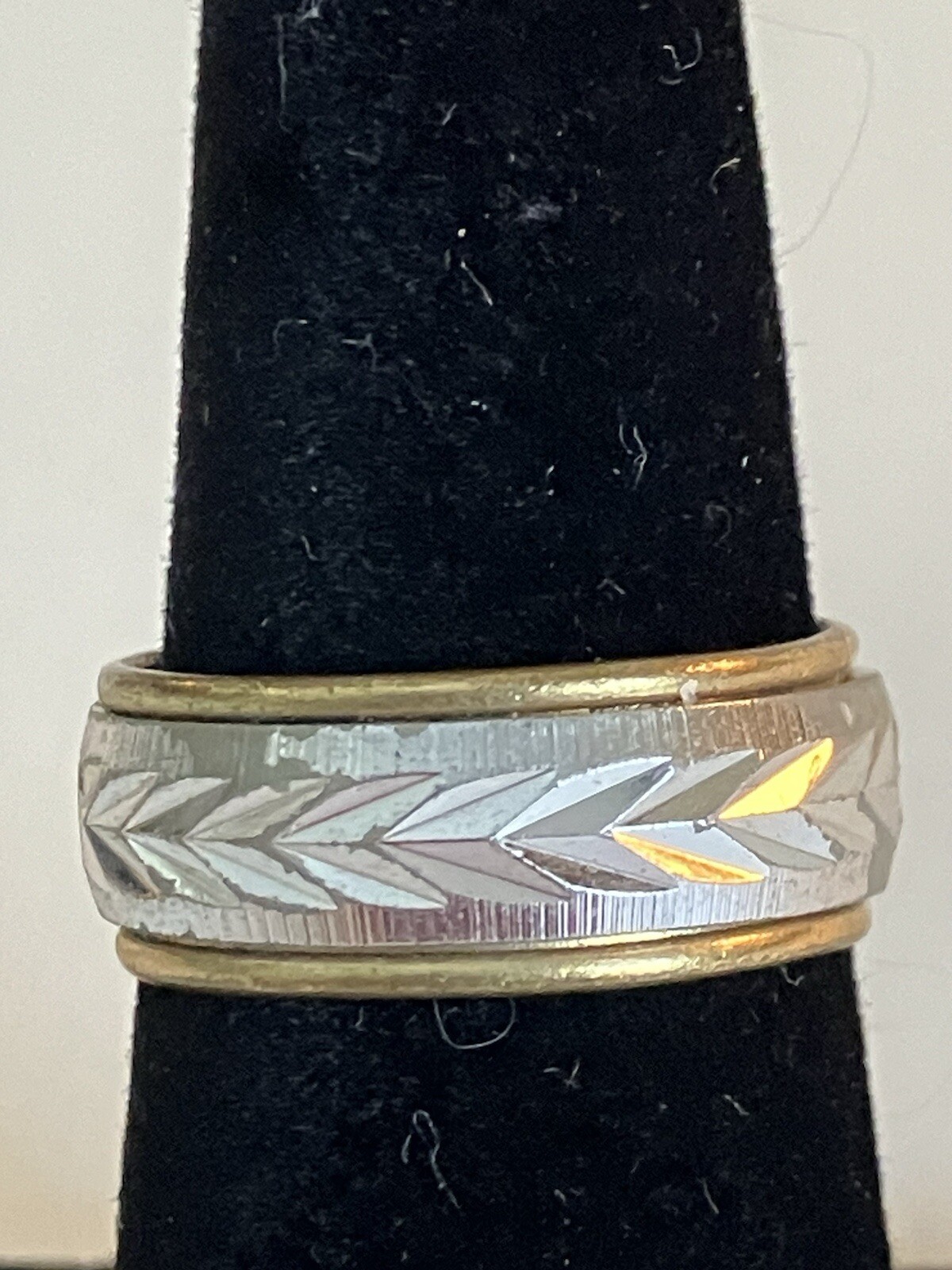 Vintage 18k HGE Stamped Gold Plated Band Ring Sz 6 3/4” Silver Tone Design