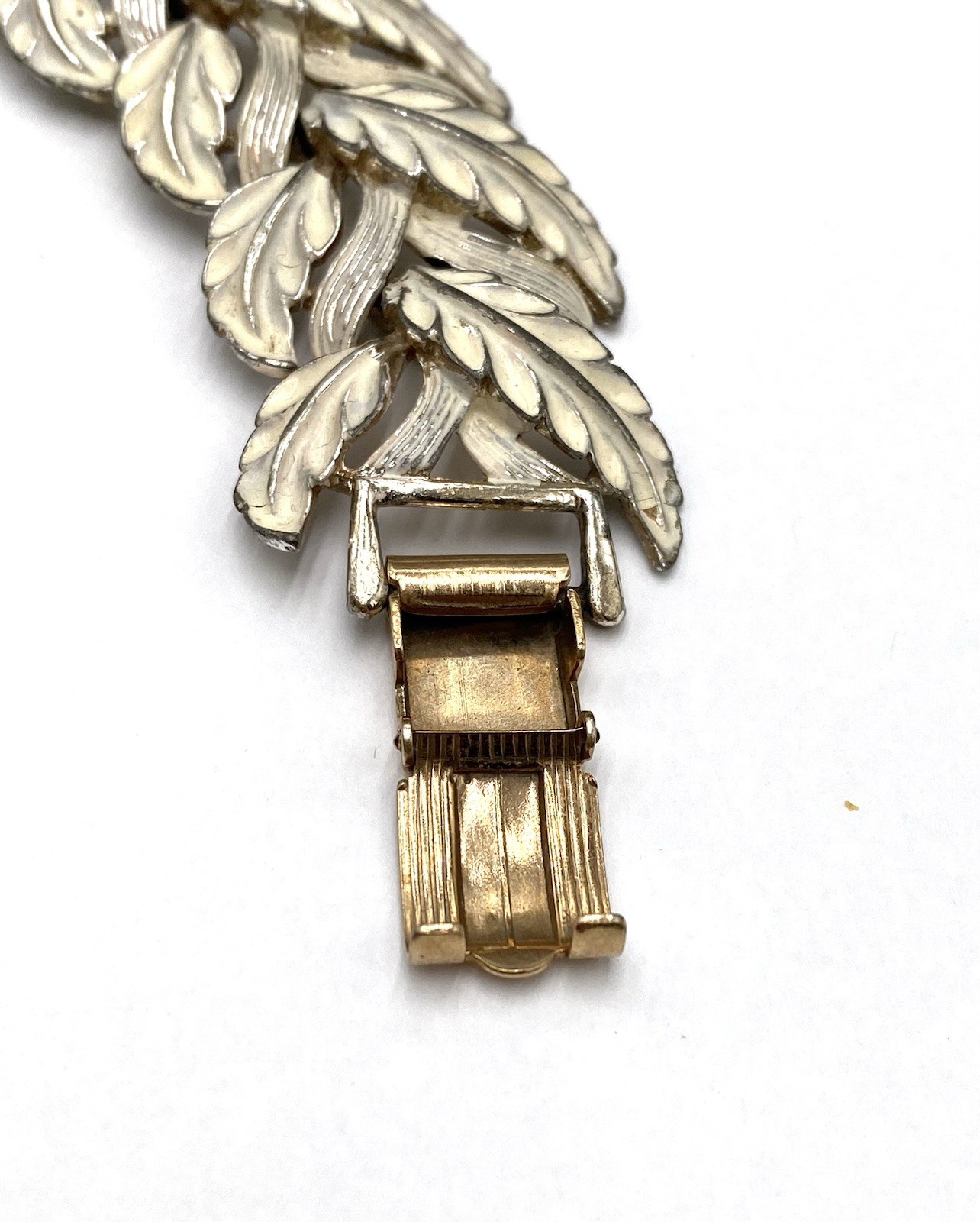 Vintage Bracelet Leaves Linked White Enamel Finish Estate 6.5” Flaw