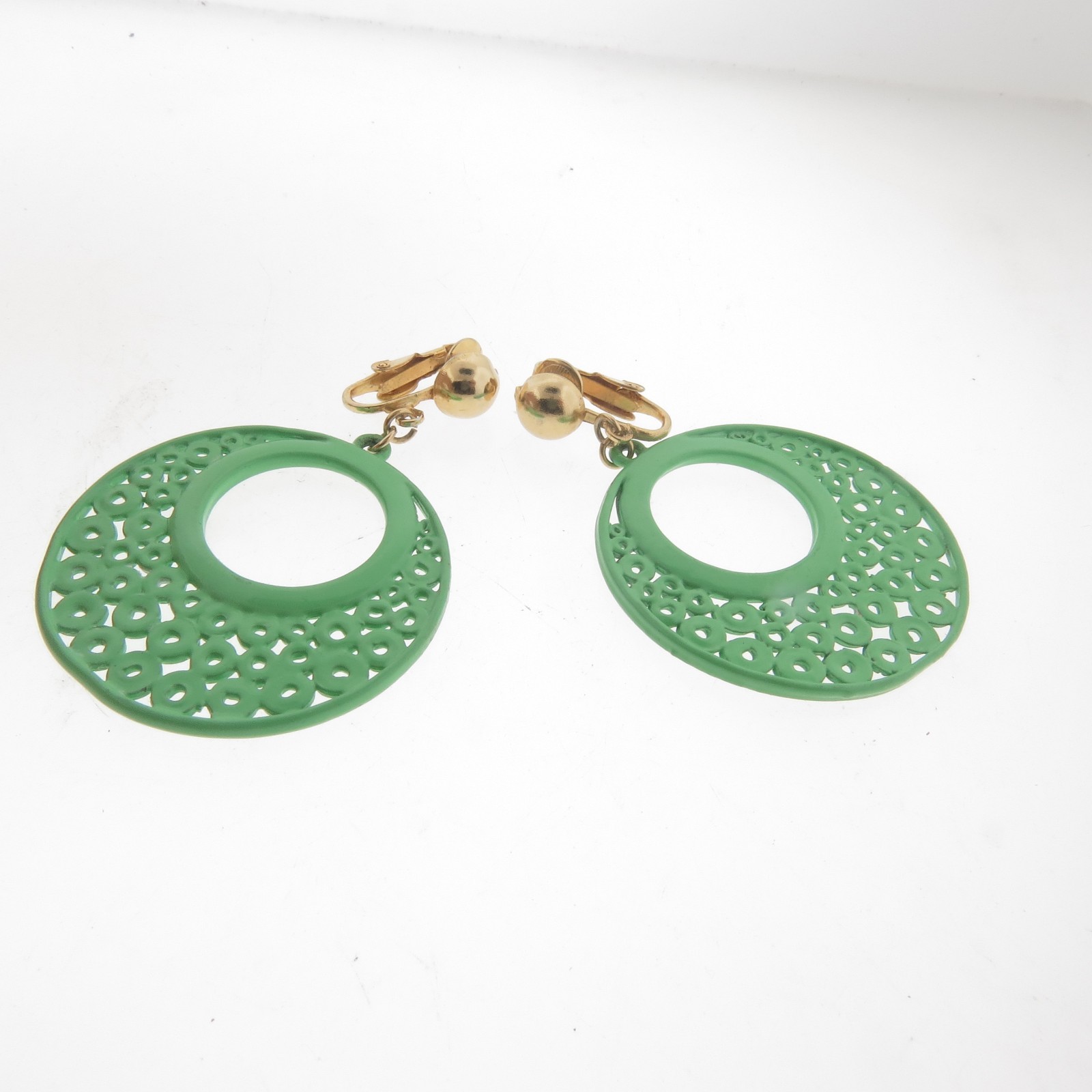 Vintage Clip On Earrings in Green Filigree Circle Dangle 1.5*2 inch