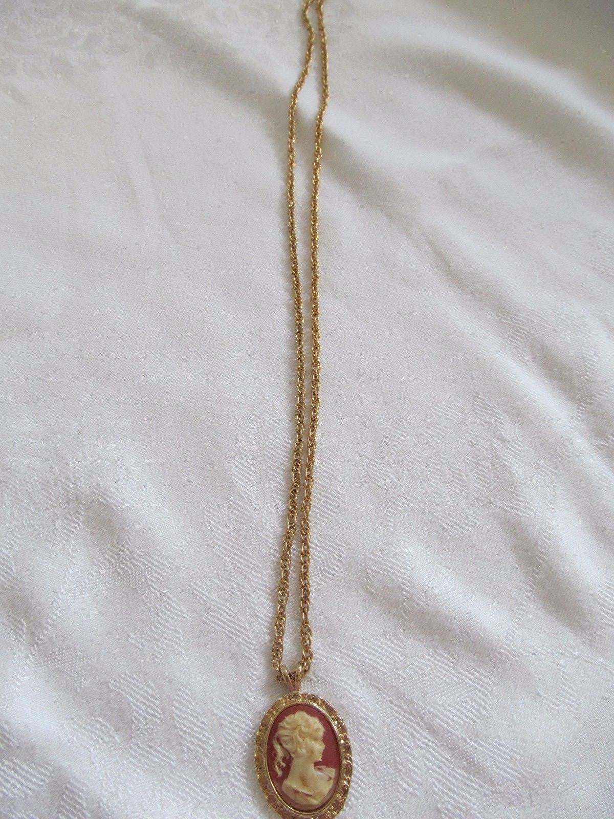 Vtg Cameo Lady Pendant Necklace Gold Tone Coral Orange & Cream