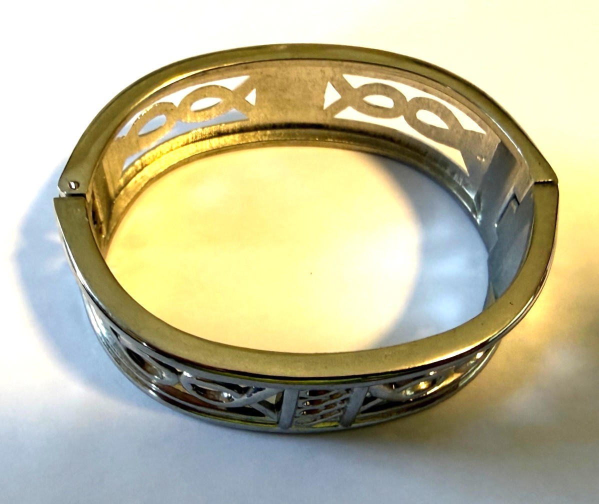 Vintage Beautiful Women’s Silver Tone Open Design Hinged Cuff Bracelet