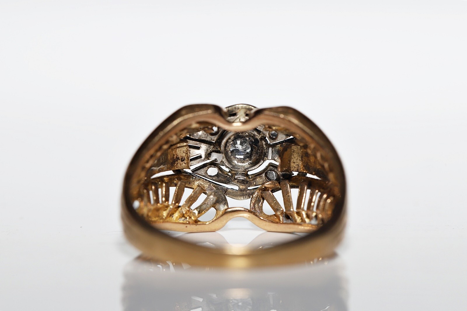 Antique Art Deco Circa 1920s 18k Gold Natural Diamond Decorated Ring