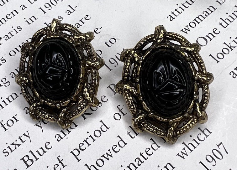 Vintage Oval Clip On Earrings Scarab & Brass Tone 60s Egyptian Revival Jewels 🖤