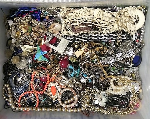 Vintage – Mod Jewelry Pieces Craft Lot Jewelry Making Parts Tangles Some Good In