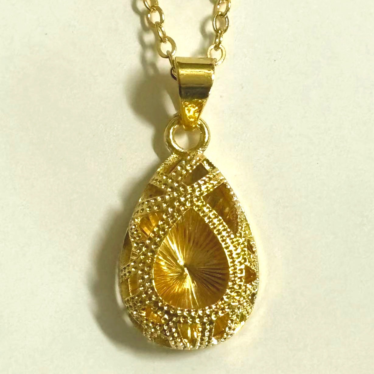 VTG Hollowed-out Gold-plated (NOT SURE) Pendant Necklace, marked ‘999’