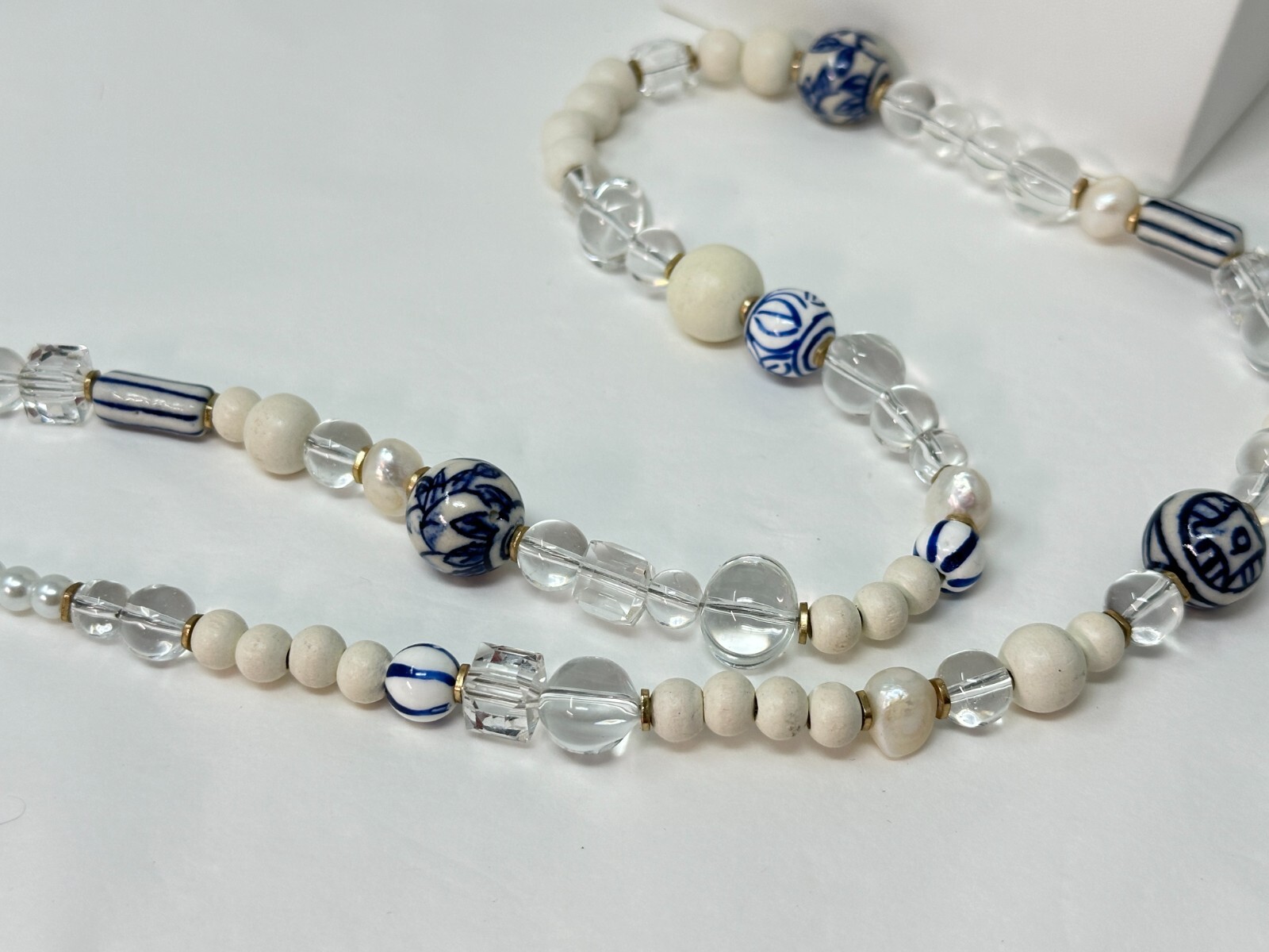 Vintage Goldtone Blue White Ceramic White Wood Clear Lucite Beaded 35″ Necklace