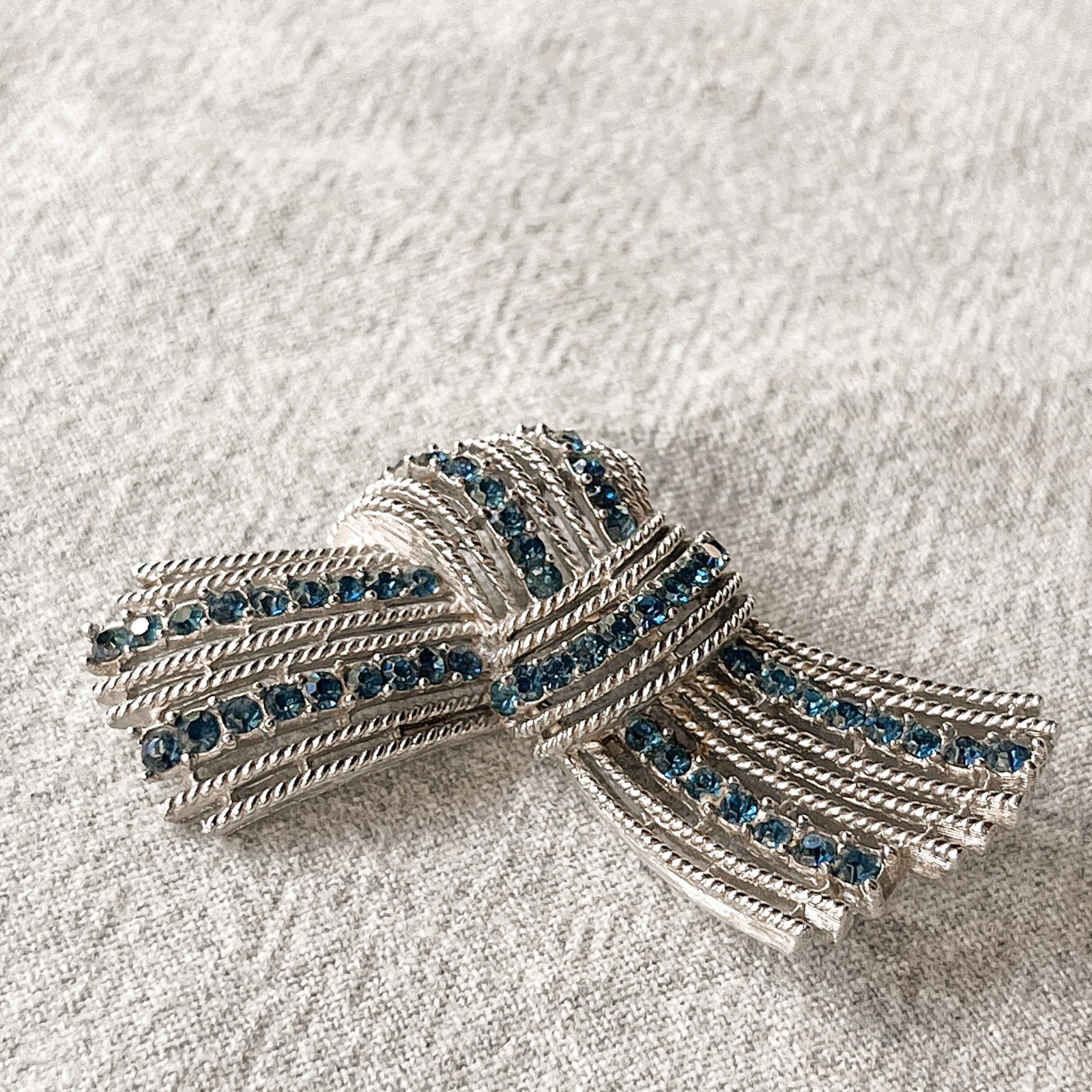 Vintage Trifari Cavalcade Sapphire-Blue Rhinestone Brooch Pin Silver Tone