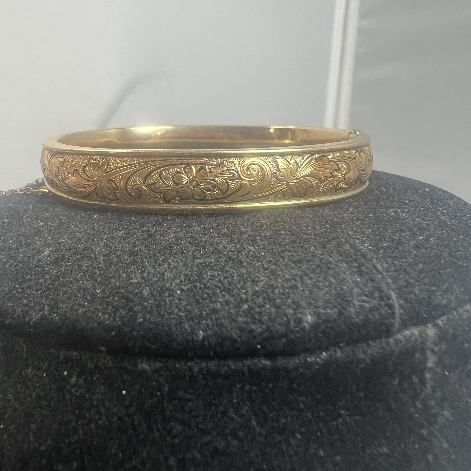 Vintage BB Binder Brothers 1/20-12k Gold Filled Etched Hinged Bangle Bracelet