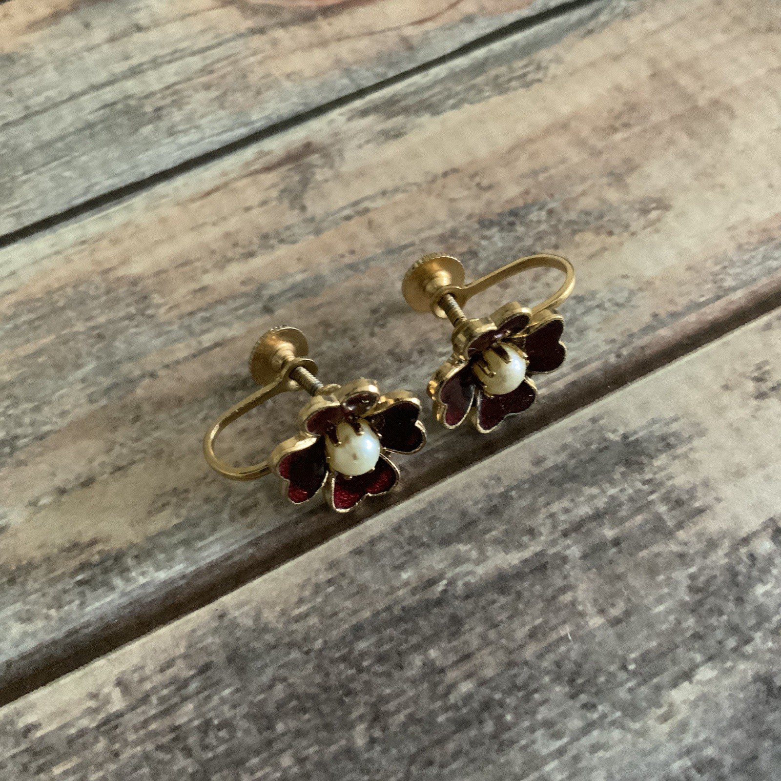 Vintage 50s red faux pearl enamel poppy flower earrings screw back