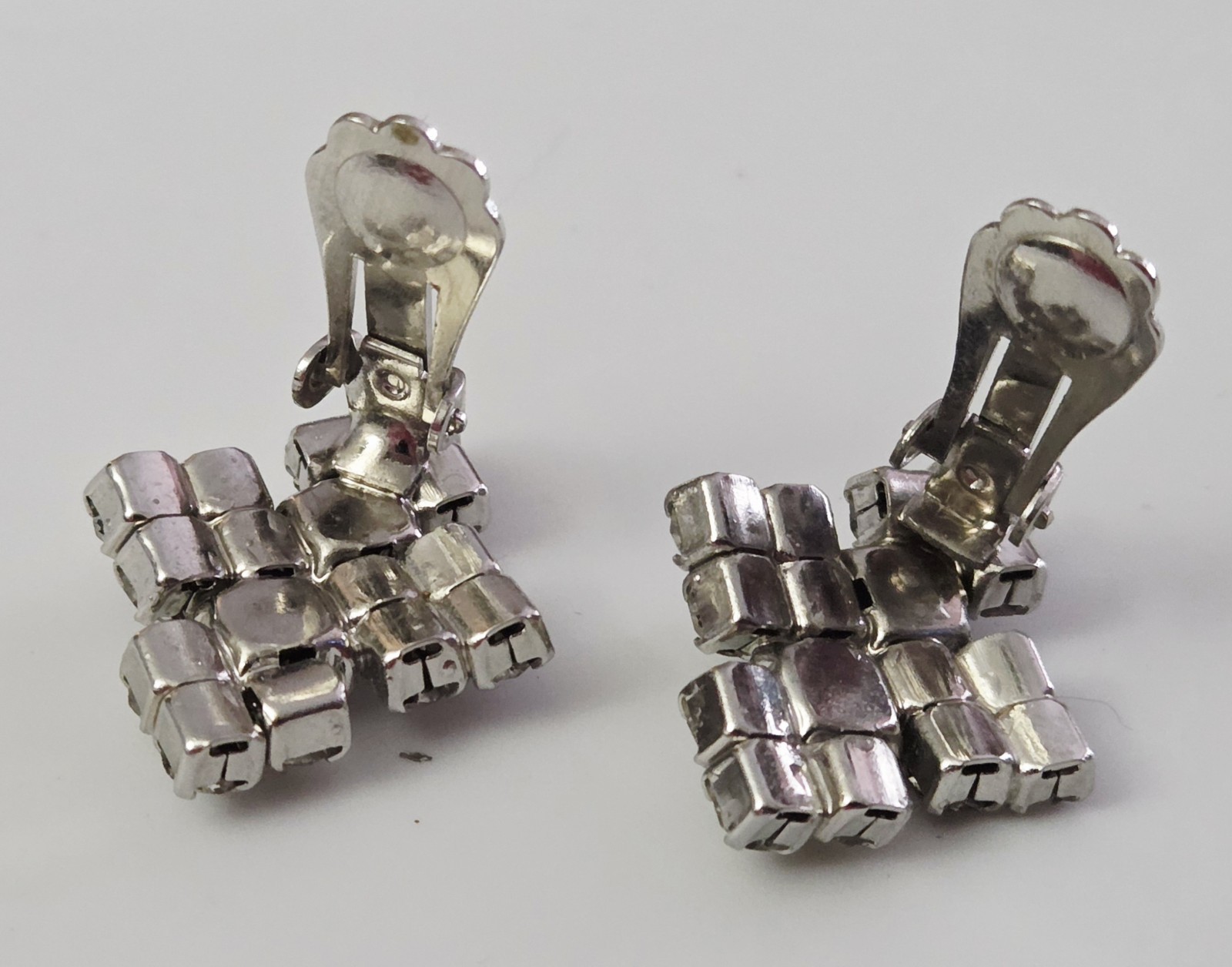 Vintage Silver Tone & Clear Glass Rhinestone Clip On Earrings Silvertone