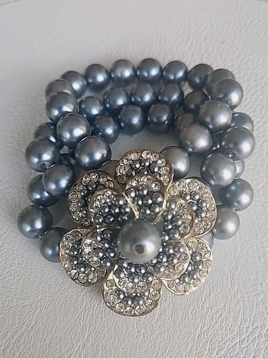 Vintage Gray Faux Pearl And Rhinestone Flower Bracelet Wedding Classic Elegant
