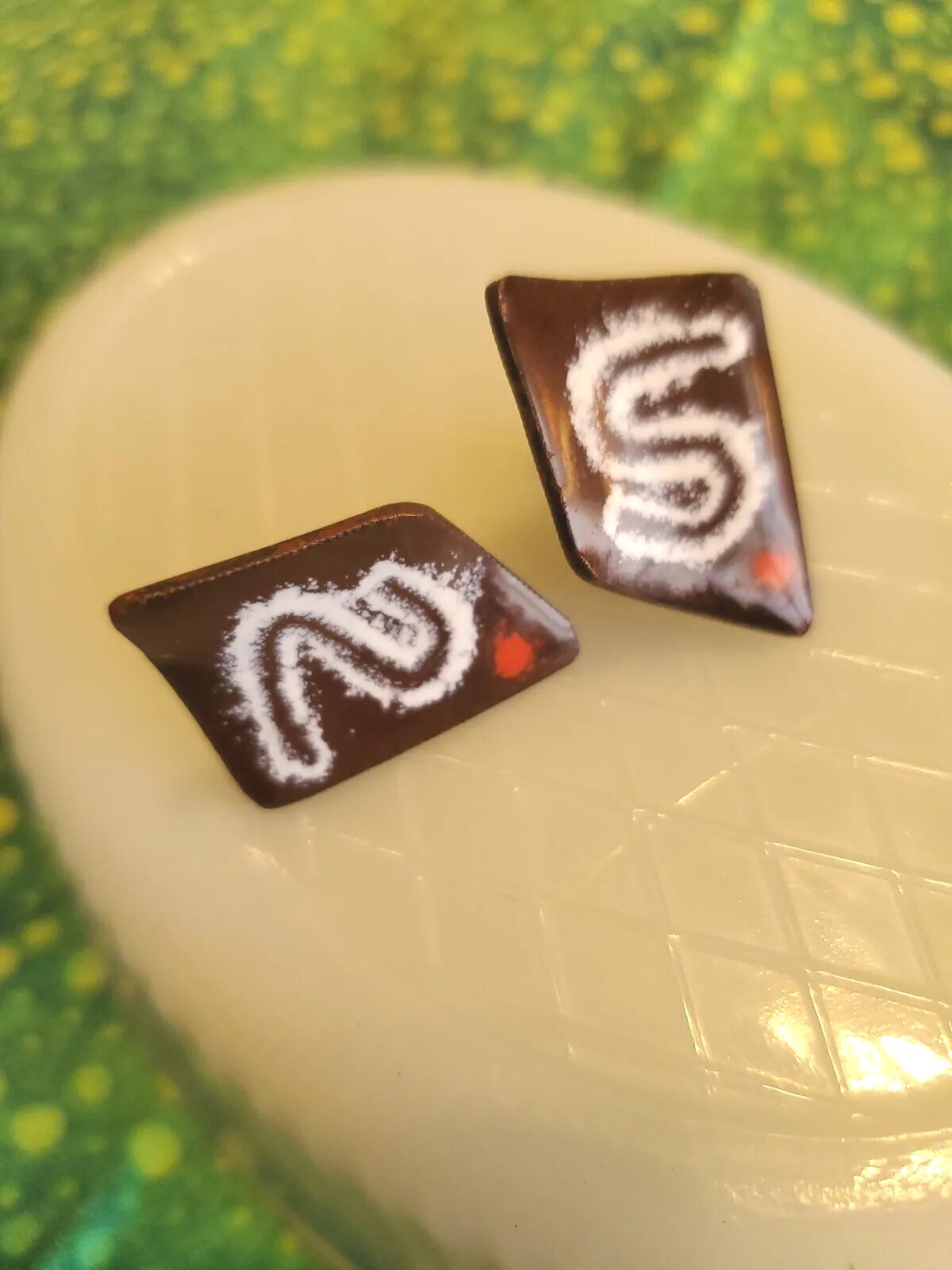 Vntg MCM Jewelry Copper Screw On Earrings Artistic Redish Brown Enamel “S” Dot