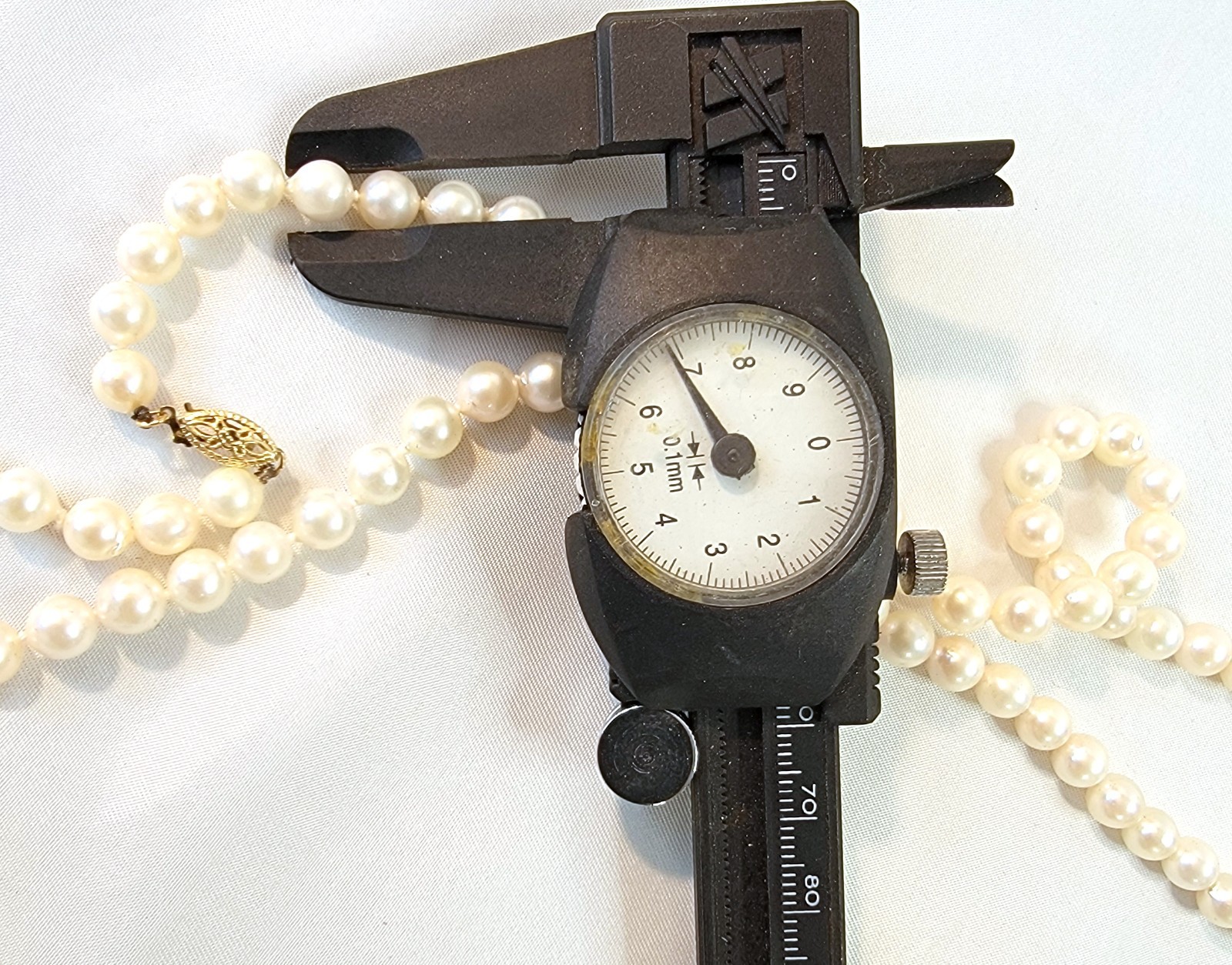 Vintage Pearl Necklace 6.9mm Pearls and 14K Gold Clasp 23.5 in Matinee Length
