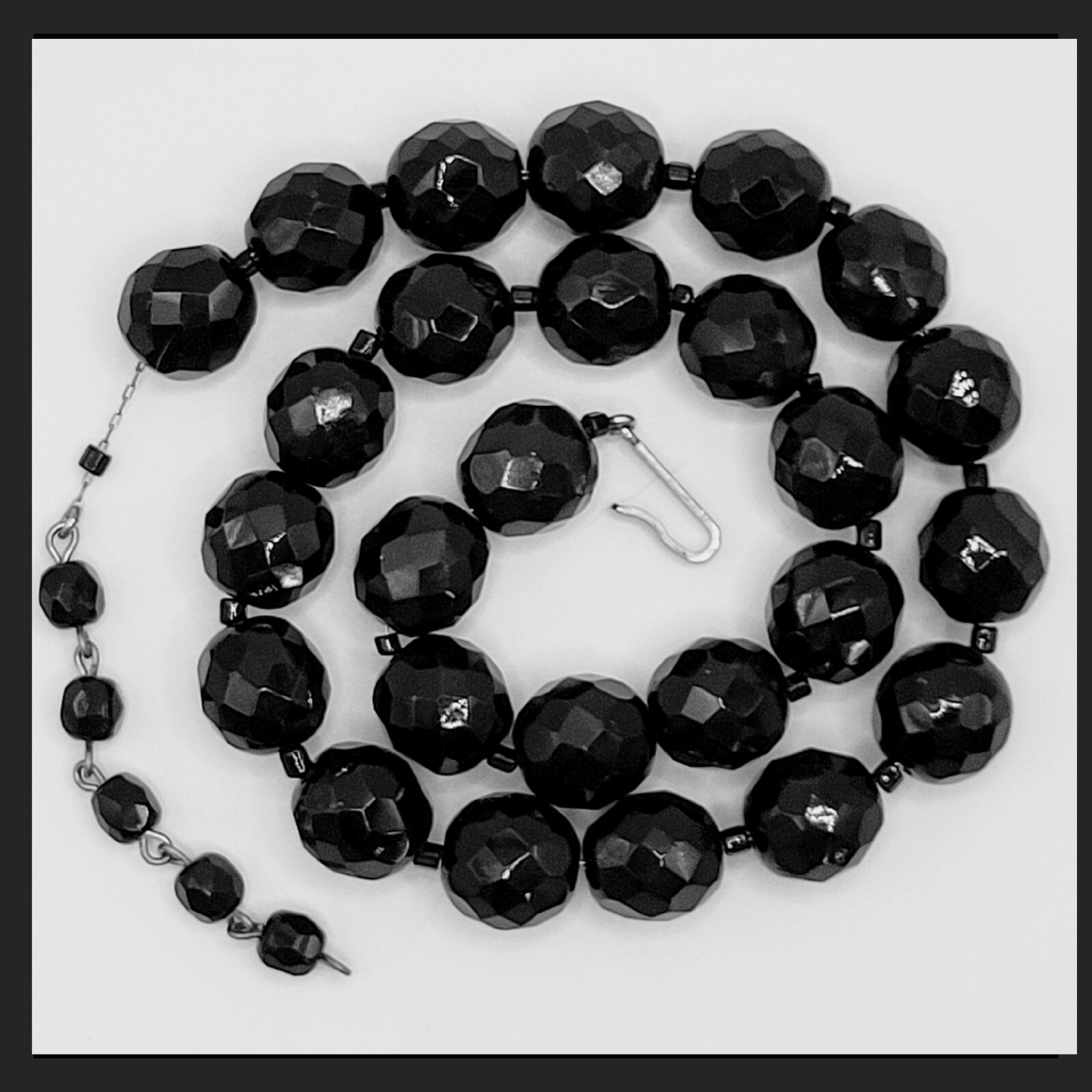 Vintage HOBE Beaded Necklace JET BLACK FACETED 10mm Beads 15-17″ CHOKER Classic