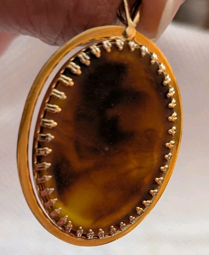 Vintage Cameo Pendant Gold Tone Victorian Style . Not Sure Of The Type Of Stone