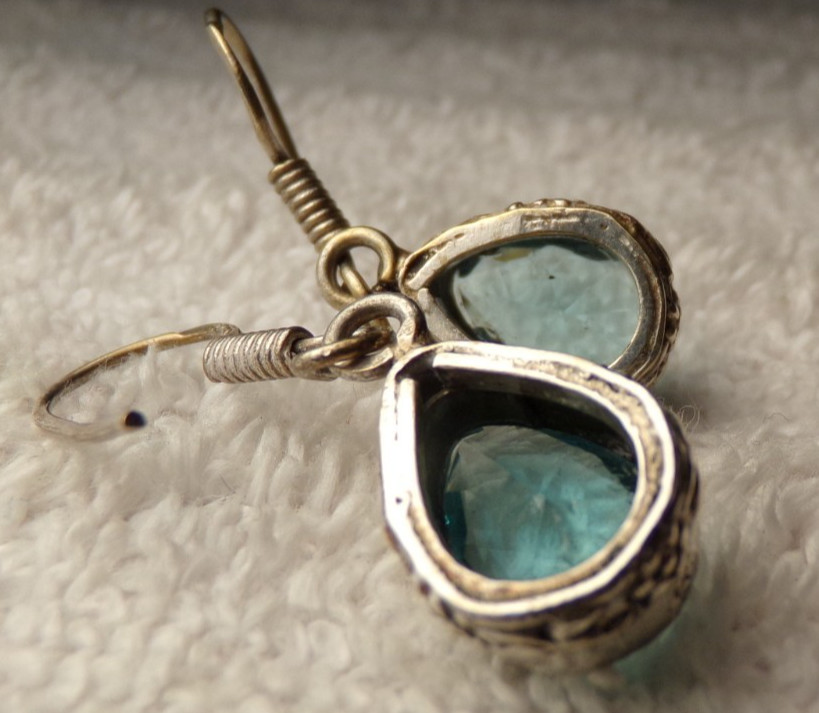 VTG ARTIST STERLING SILVER BLUE QUARTZ TEAR DROP STONE DANGLE PIERCE EARRINGS