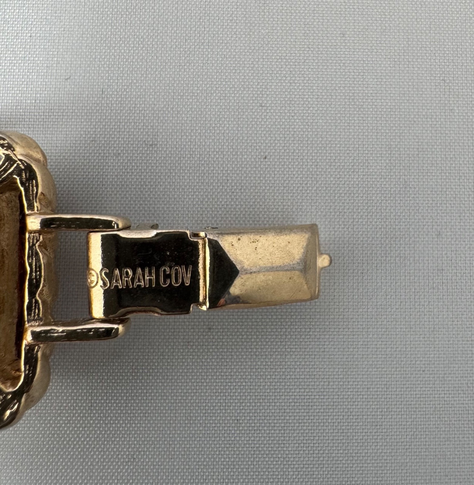 Vintage Gold Tone SARAH COVENTRY Bracelet with Light & Dark Glass Amber Stones