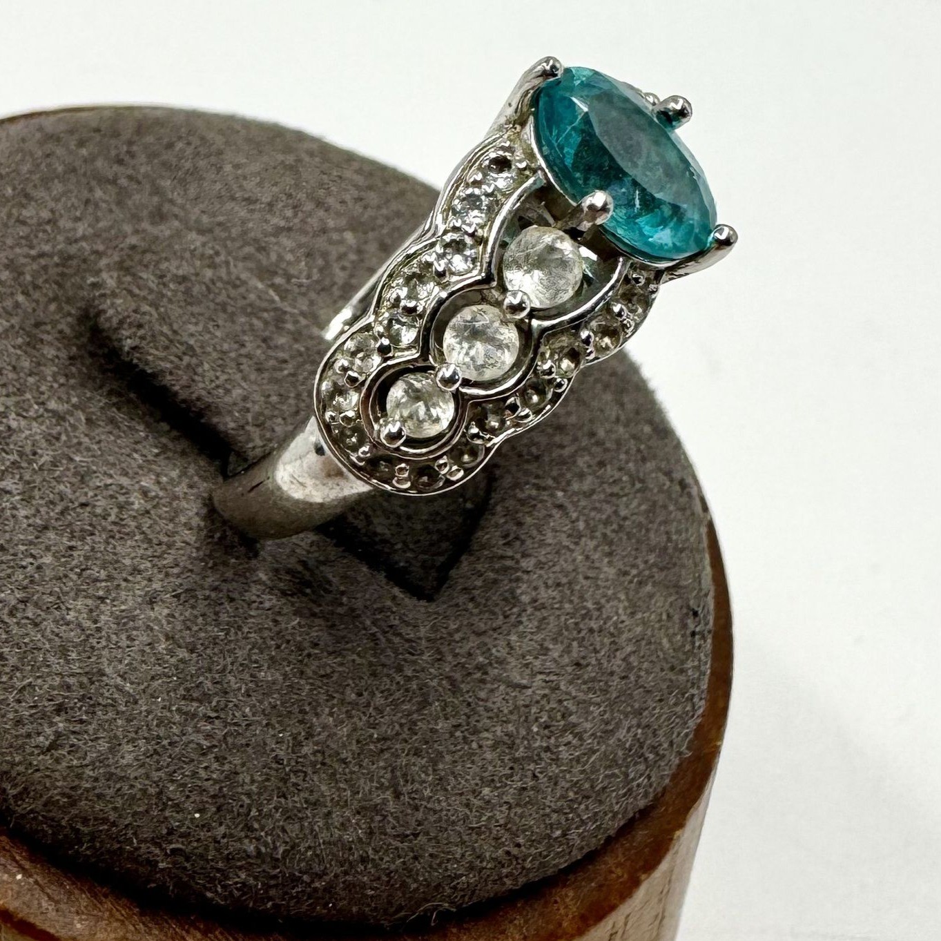 VTG Sterling Silver 925 Blue & White Gemstone Scalloped Design Ring Size 7