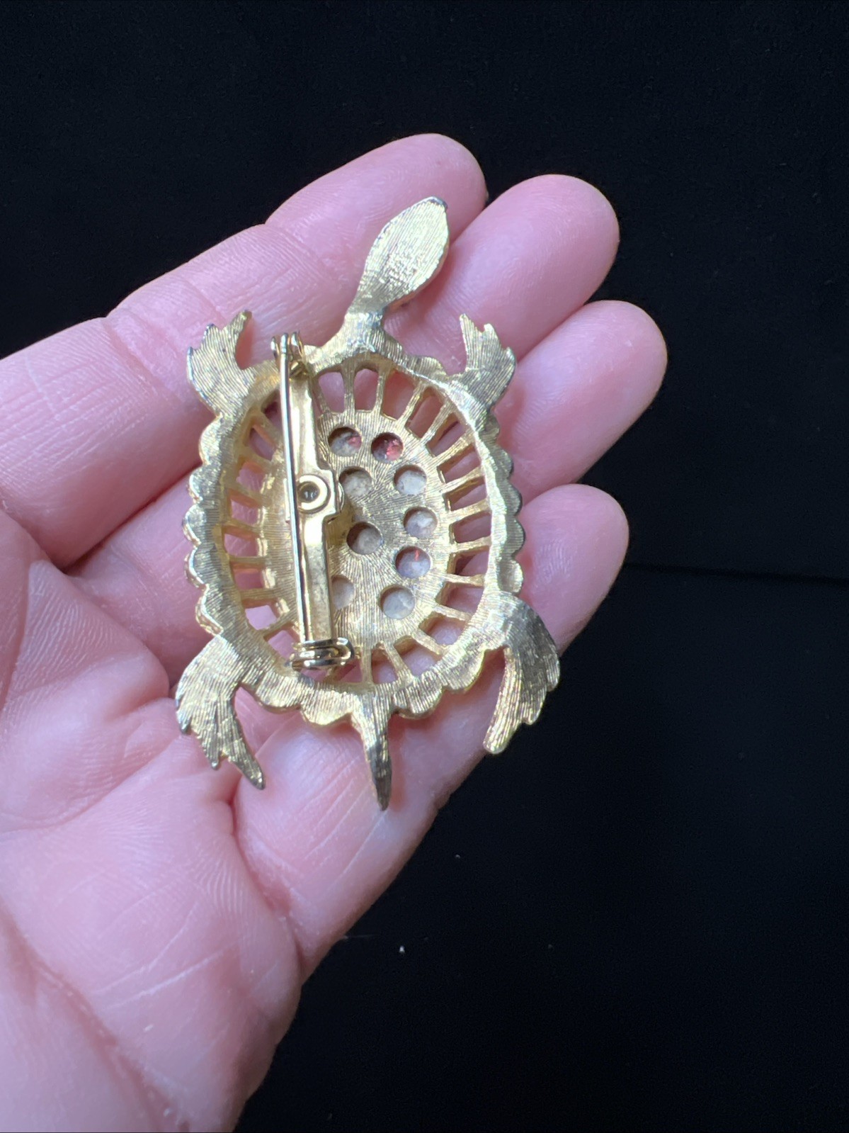 Vintage Turtle Brooch Gold Tone Foil Art Glass Cabochon Red Iridescent Pin