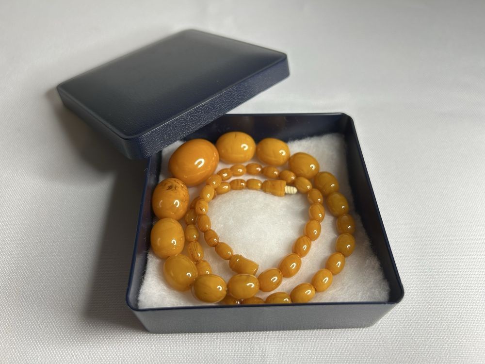 Vintage Bakelite Bead Necklace 22 gram Elegant Collectible Jewelry Piece 45 cm