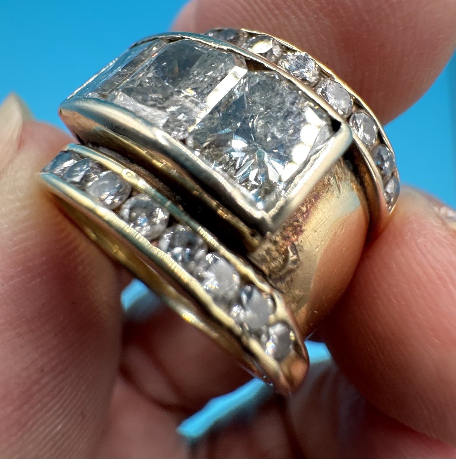 Vintage Estate Wide 14k Gold 3 Stone Diamond 3 Tcw & Two Gaurd 23 Stones Ring
