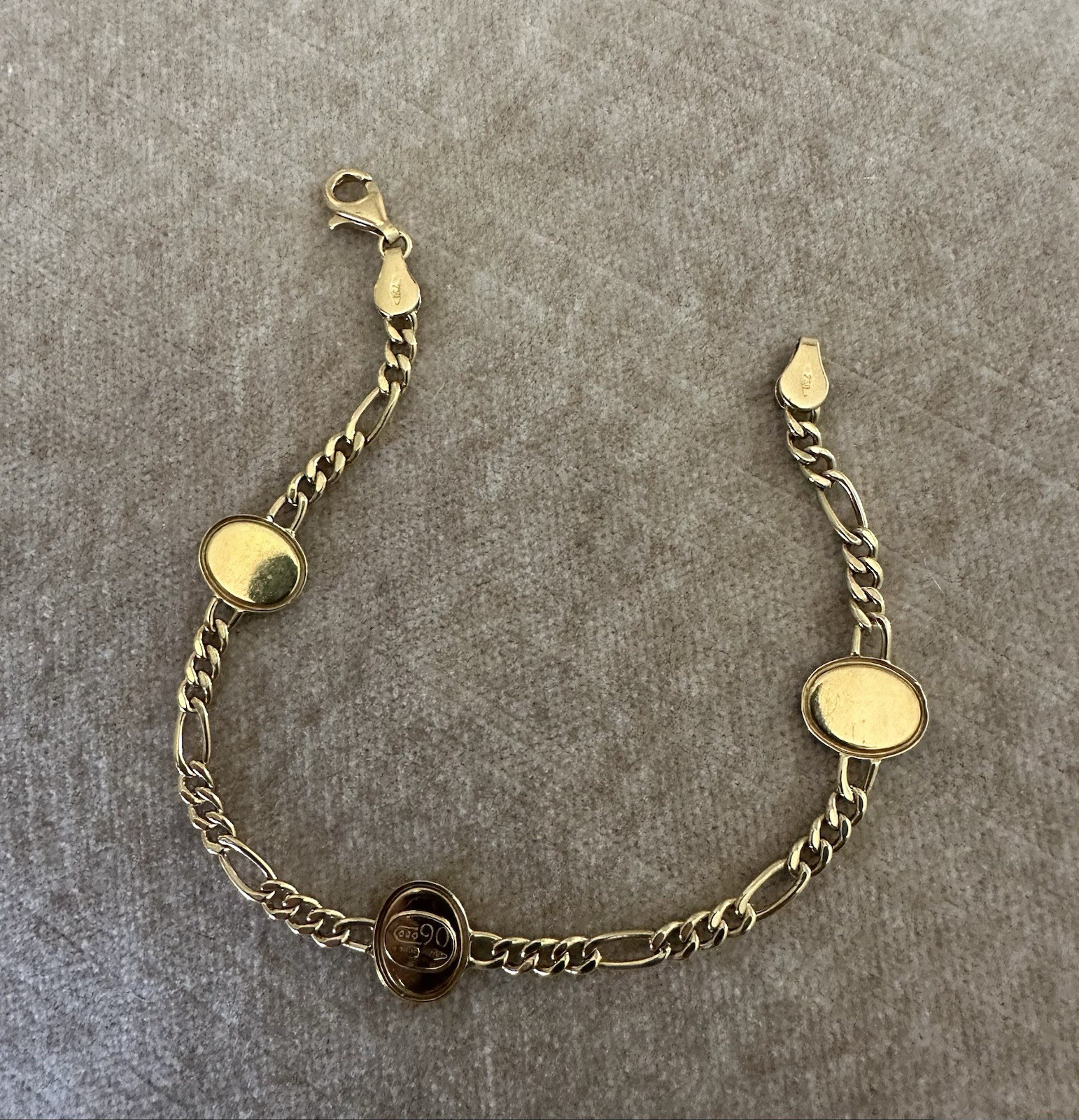 Vintage 18K Yellow Gold Italian Woman Cameo Figaro Chain Bracelet, 8 Inches