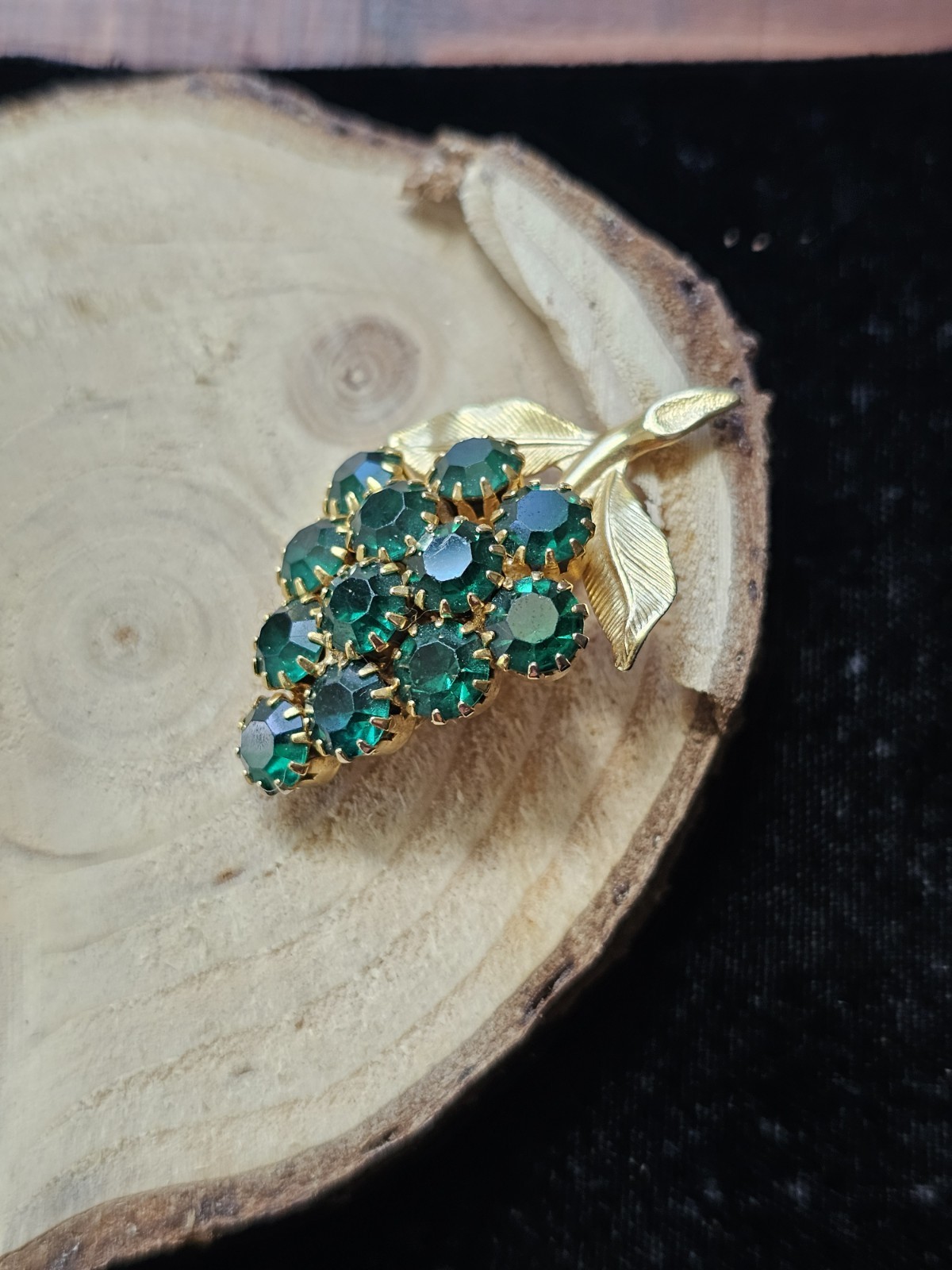 Estate Grape Cluster Brooch Green Rhinestones Gold Tone Prong Set Mcm Pin