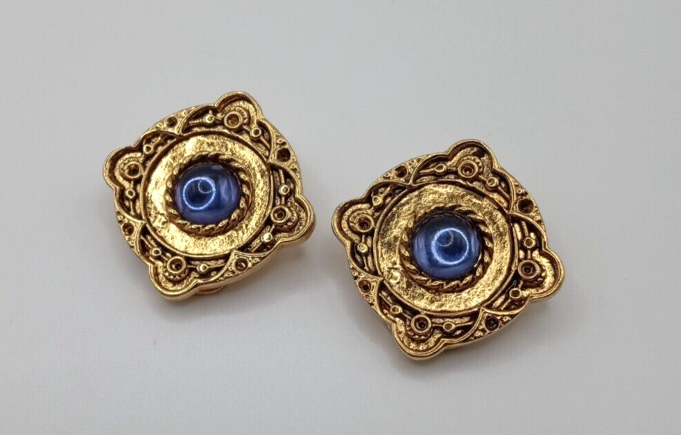 Vintage Vendome violet blue cabochon mogul gripoix style clip on earrings