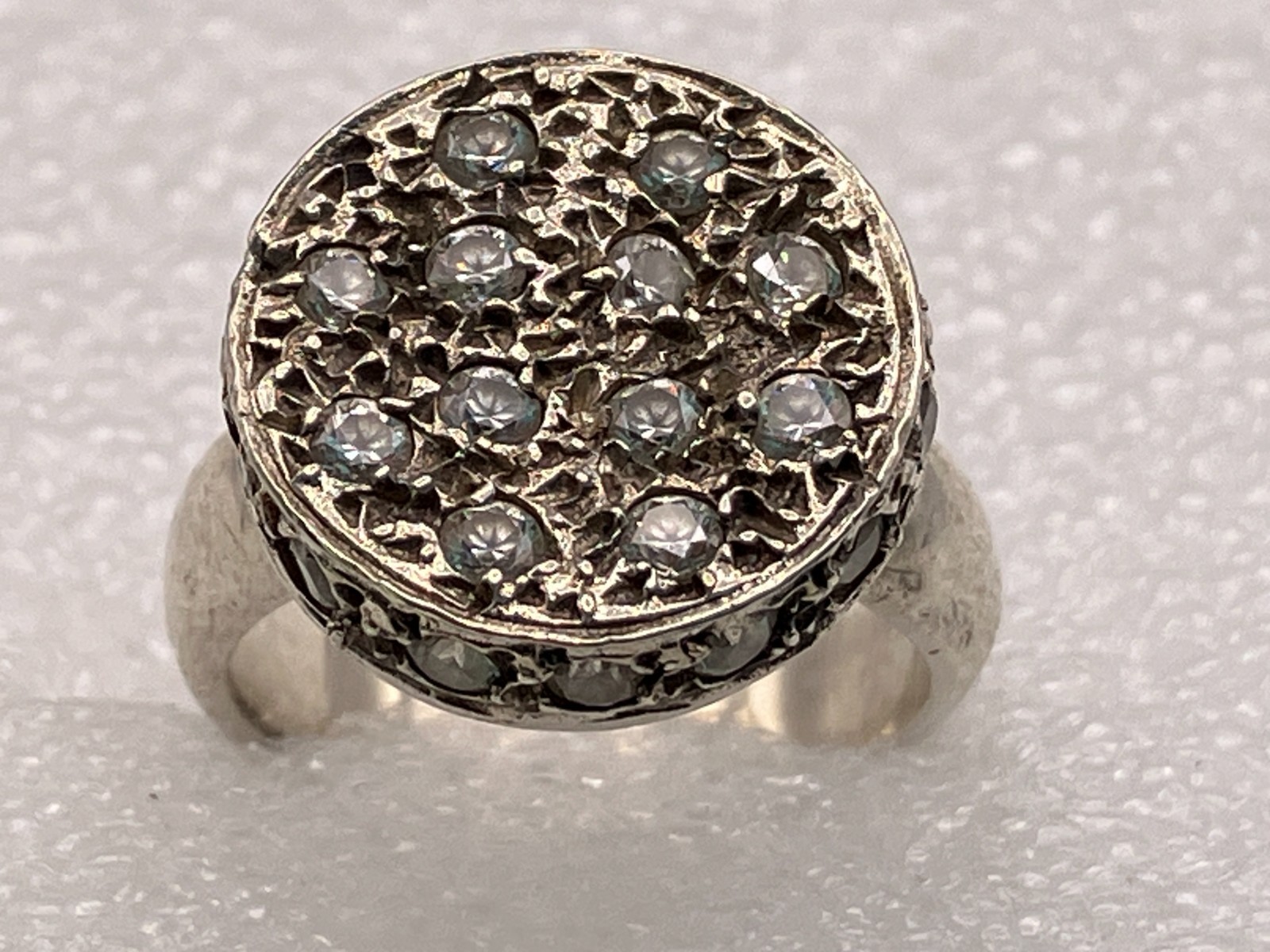 Vintage Sterling Silver Round Flat Top Sparkly Glass Pave Hammered Ring Size 6