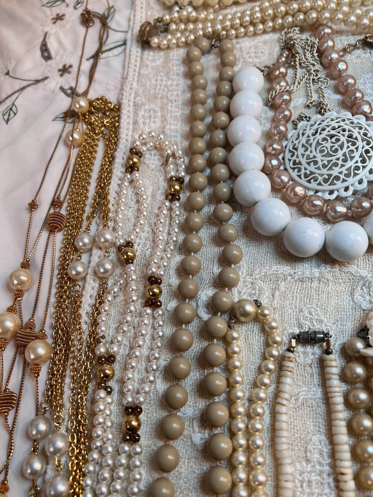 Vintage lot of White and off-white necklaces 20 pieces total gorgeous lot