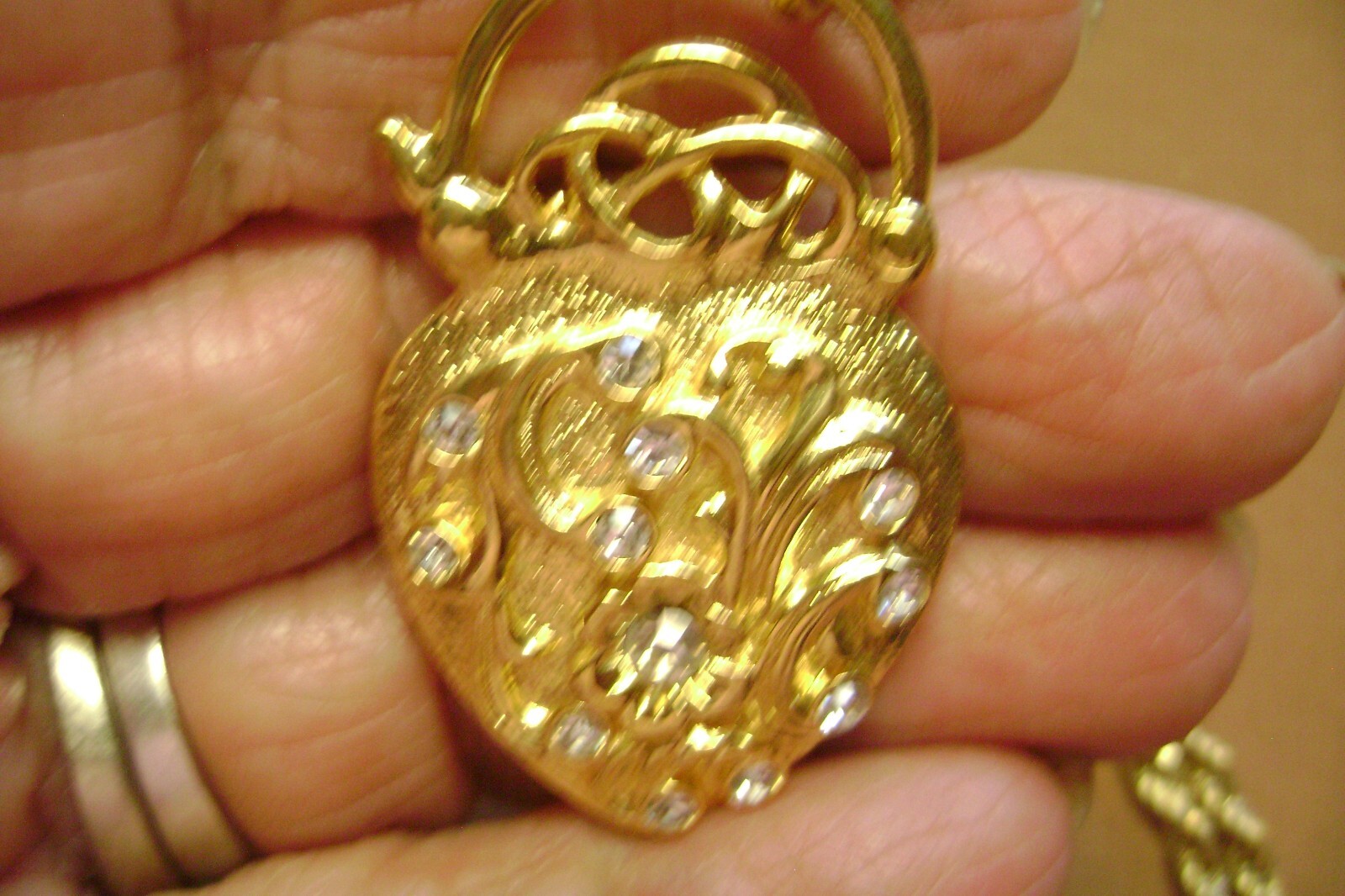 VINTAGE VICTORIAN INSPIRED SWIRL FLORAL RHINESTONE HEART PENDANT NECKLACE