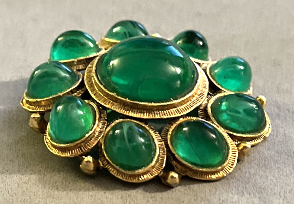 Vintage & Mint WEISS Green Gripoix Glass Cabochon Gold Tone Pin Brooch