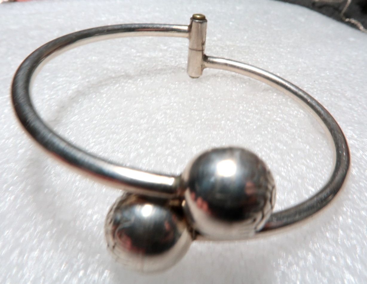 VINTAGE STERLING SILVER HINGED BYPASS BALL end BRACELET~ SIGNED: ATI 925 MEXICO
