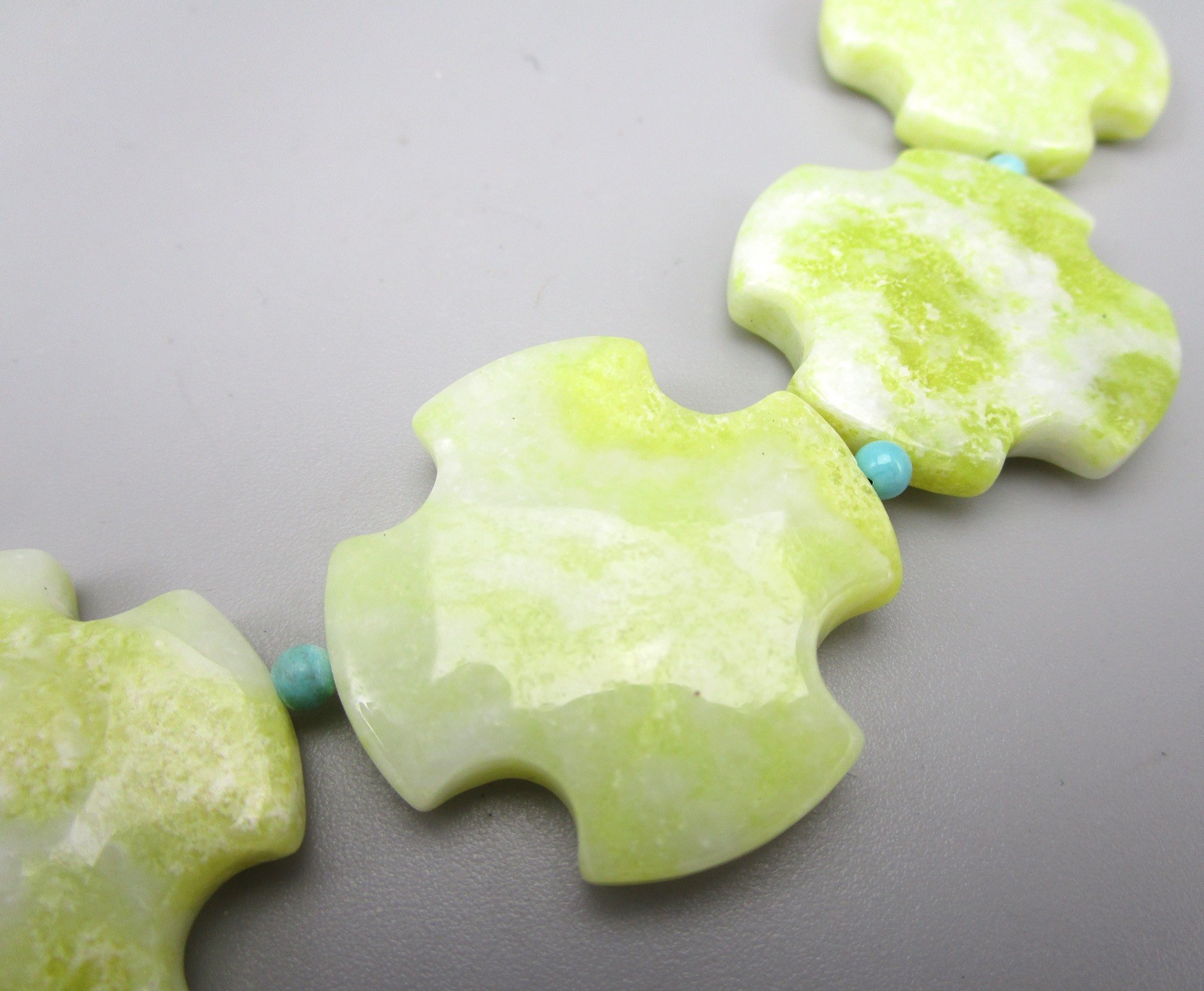 BEAUTIFUL DIAN MALOUF STERLING SILVER LIGHT GREEN STONE CROSS BEAD NECKLACE