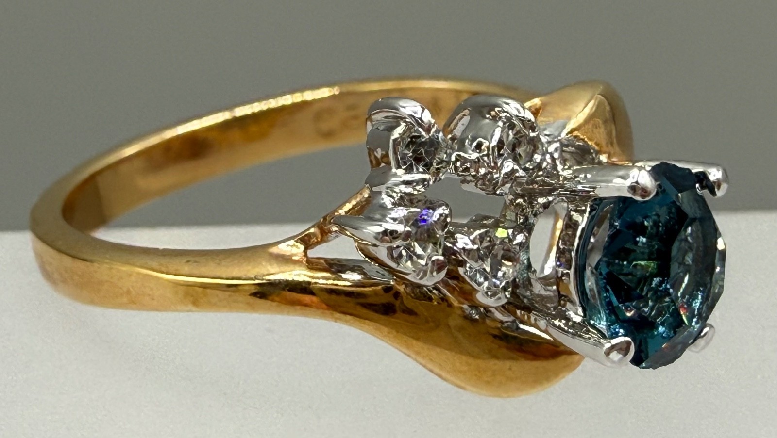 ESTATE VINTAGE 14K GOLD PLATED ROUND CUT BLUE CRYSTAL DIAMANTE CLUSTER RING SZ 8
