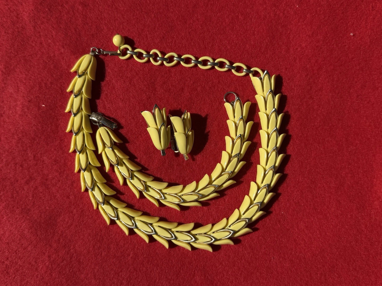 Vintage Pale Yellow Coro Jewelry Set. Necklace , Bracelet , & Screw on earrings
